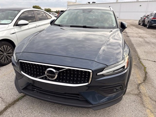 Used 2024 Volvo V60 B5 Cross Country Ultimate w/ Protection Package Premier AWD/4WD image 9