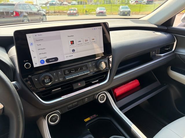 Used 2025 Toyota Grand Highlander AWD Hybrid image 40