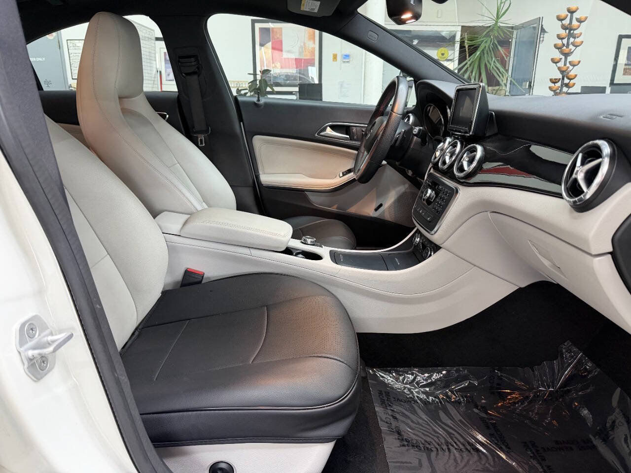 Used 2014 Mercedes-Benz CLA 250 image 17