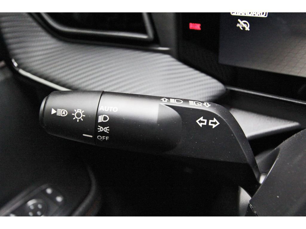 New 2026 Nissan Kicks SR FWD image 17