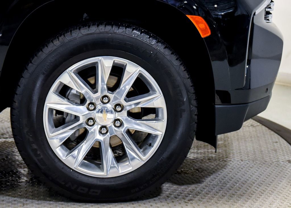 Used 2024 Chevrolet Suburban Premier AWD/4WD image 16