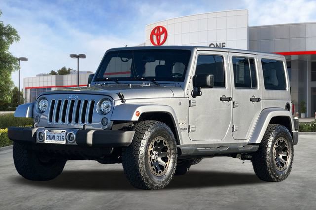 Used 2017 Jeep Wrangler Unlimited Sahara w/ Connectivity Group image 9