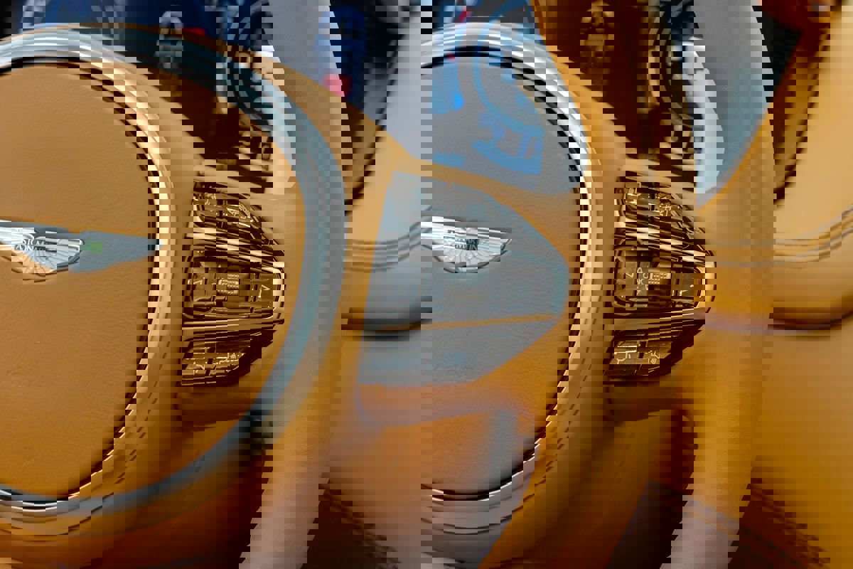 Used 2021 Aston Martin DBX AWD/4WD image 14