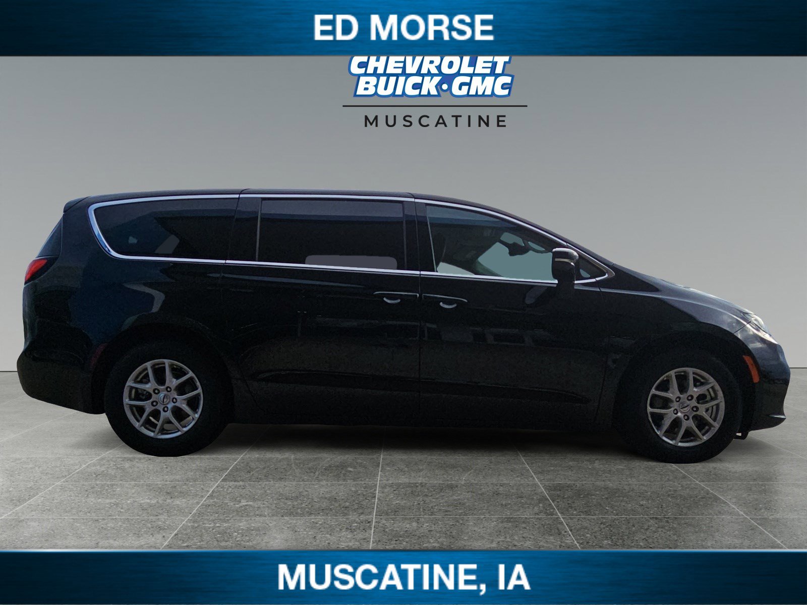 Used 2024 Chrysler Pacifica Touring-L image 6