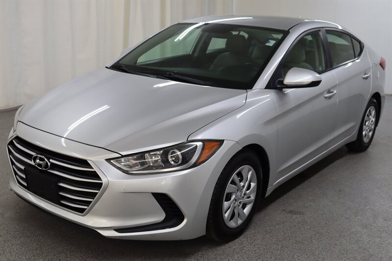 Used 2017 Hyundai Elantra SE FWD image 3