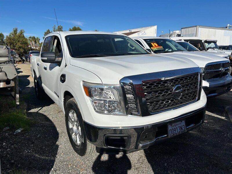 Used 2017 Nissan Titan SV RWD image 39