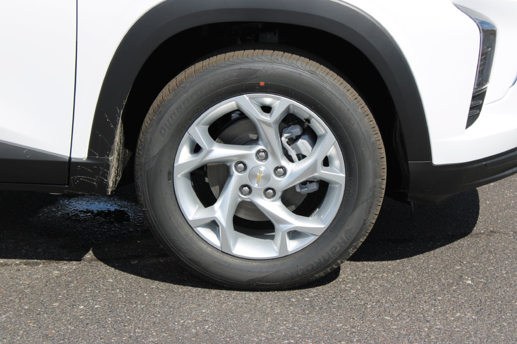New 2026 Chevrolet Trax LS w/ LS Convenience Package FWD image 12