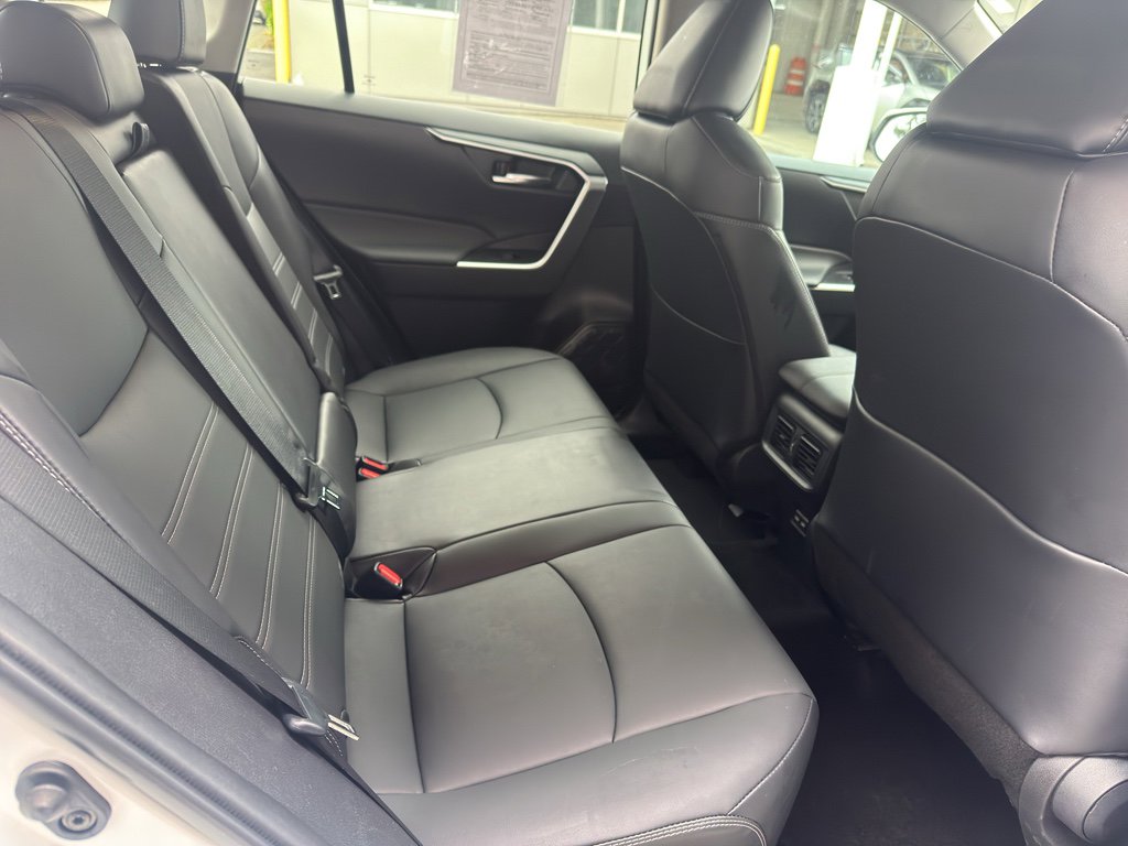 Used 2023 Toyota RAV4 XLE Premium image 16