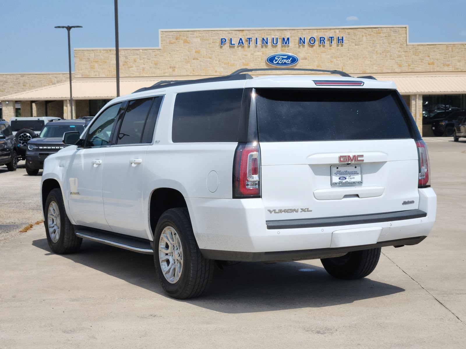 Used 2019 GMC Yukon XL SLT w/ Open Road Package AWD/4WD image 4