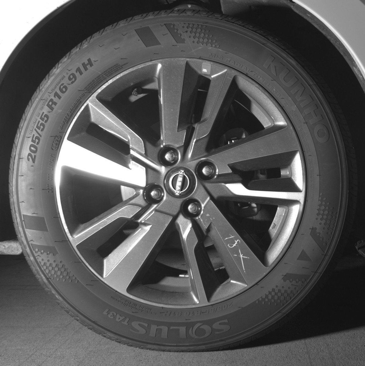 Used 2025 Nissan Versa SV image 13