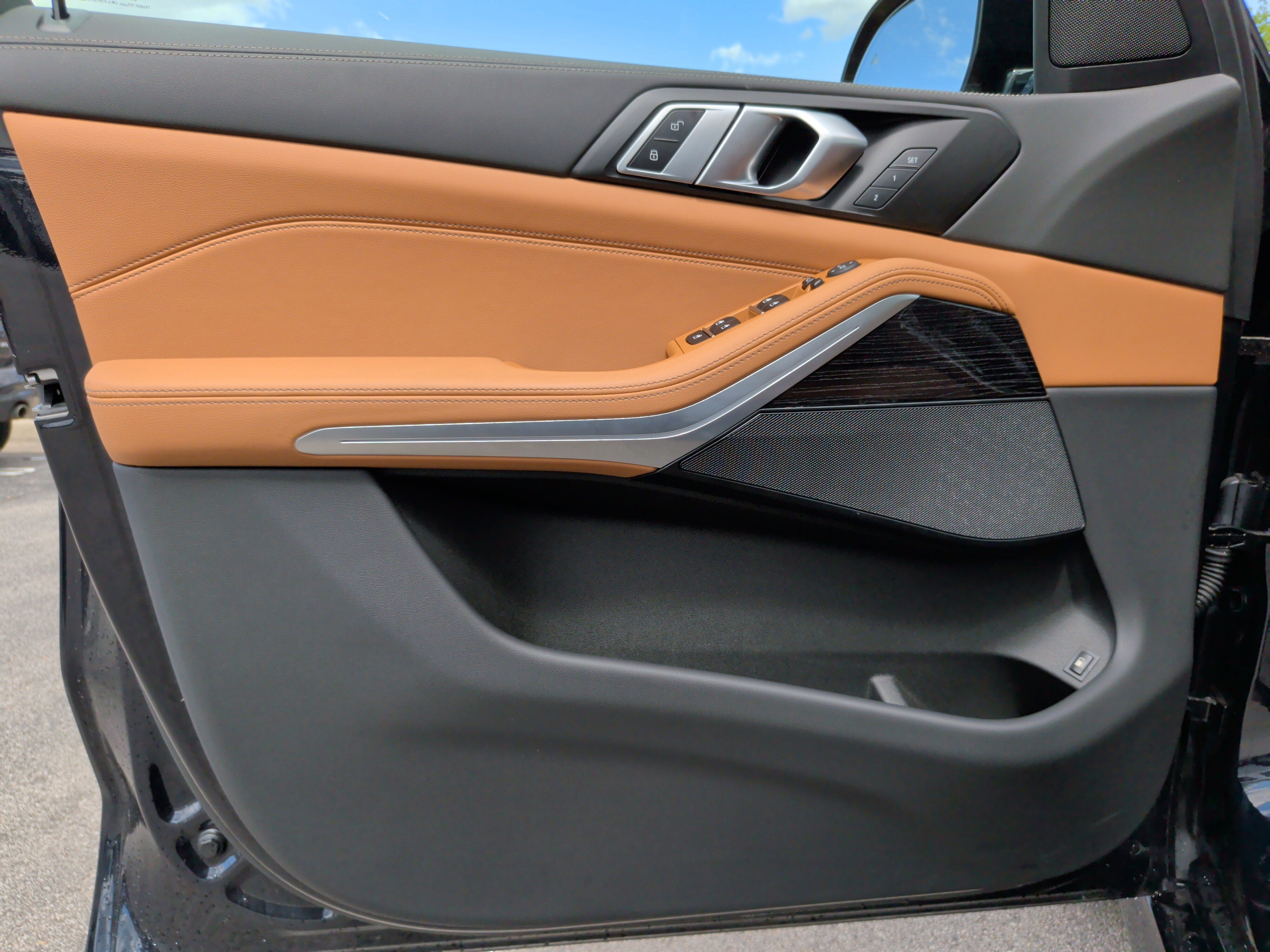 Certified 2025 BMW X5 xDrive50e w/ M Sport Package image 30