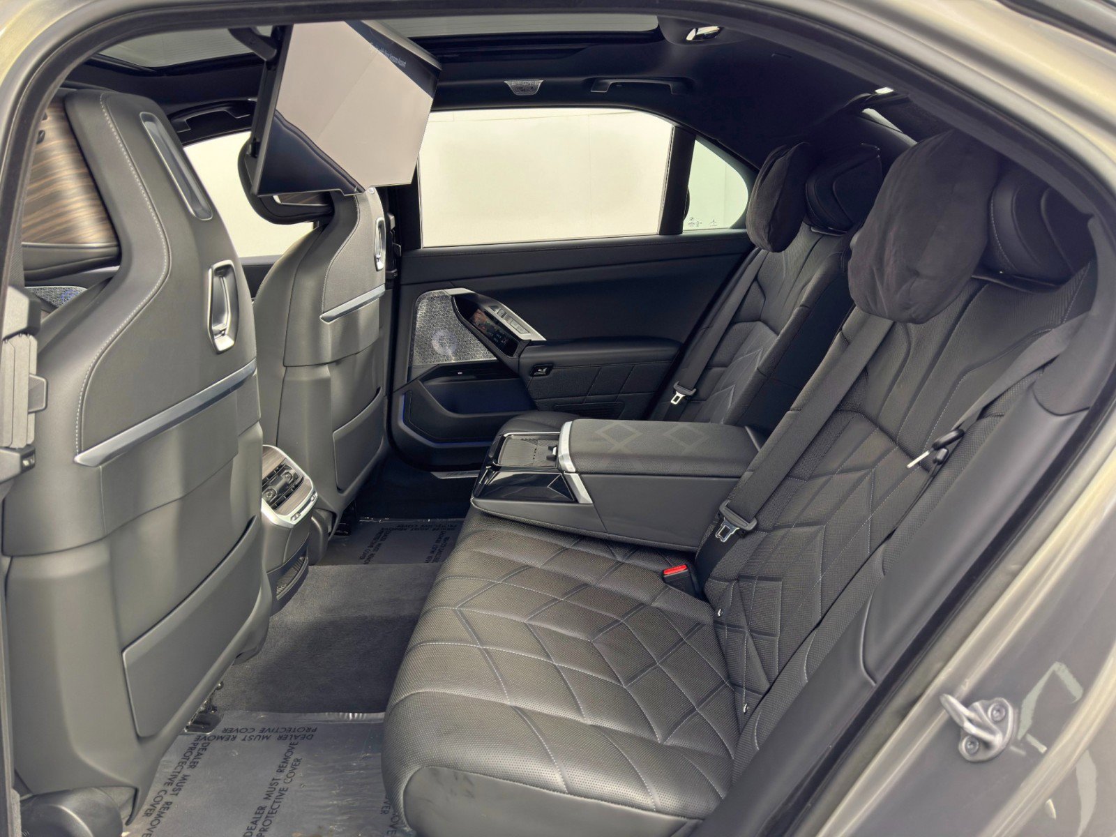 Used 2023 BMW i7 xDrive60 image 53