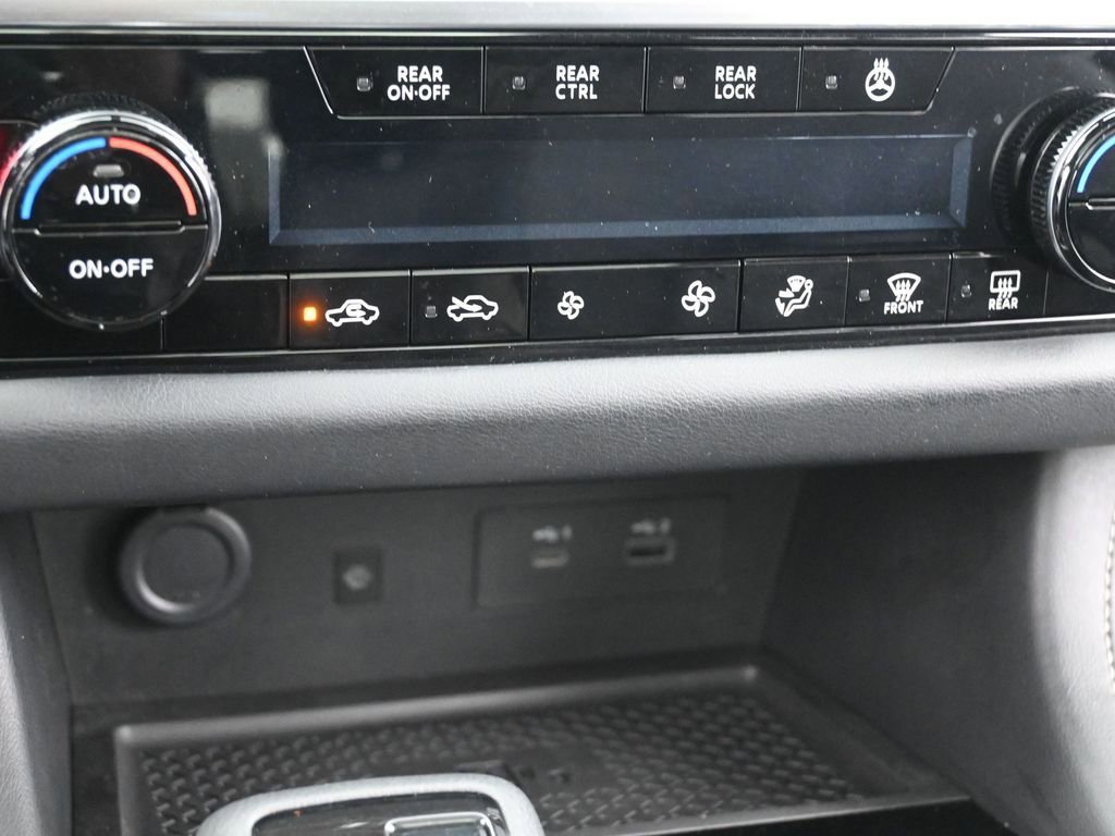 Used 2022 Nissan Pathfinder Platinum w/ Cargo Package image 12