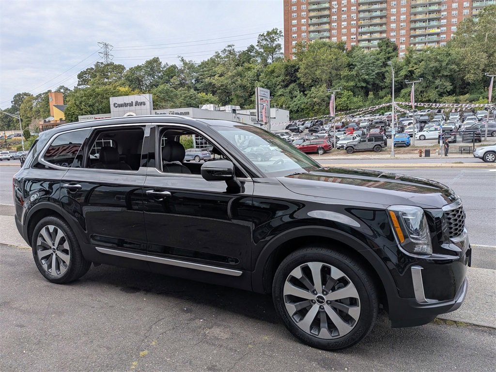 Certified 2022 Kia Telluride S image 5
