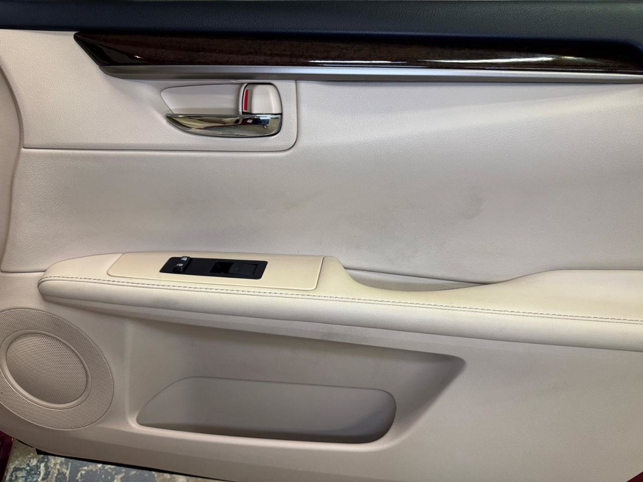 Used 2013 Lexus ES 350 w/ Luxury Pkg FWD image 23