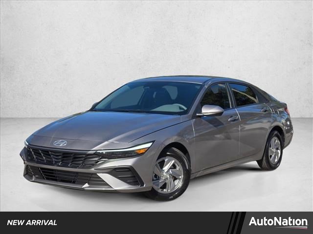 Used 2025 Hyundai Elantra SE image 1