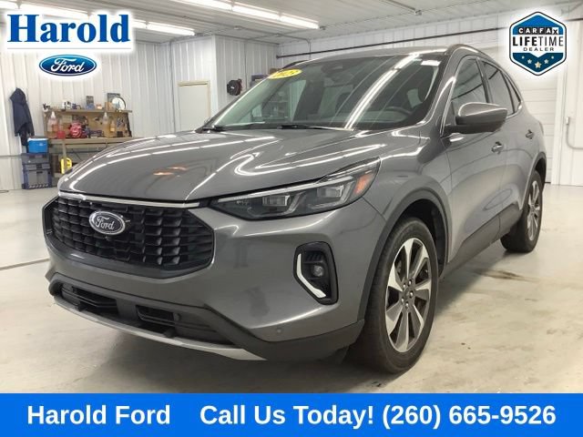 Used 2023 Ford Escape Platinum AWD/4WD image 3