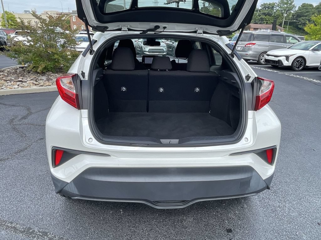 Used 2019 Toyota C-HR LE FWD image 32
