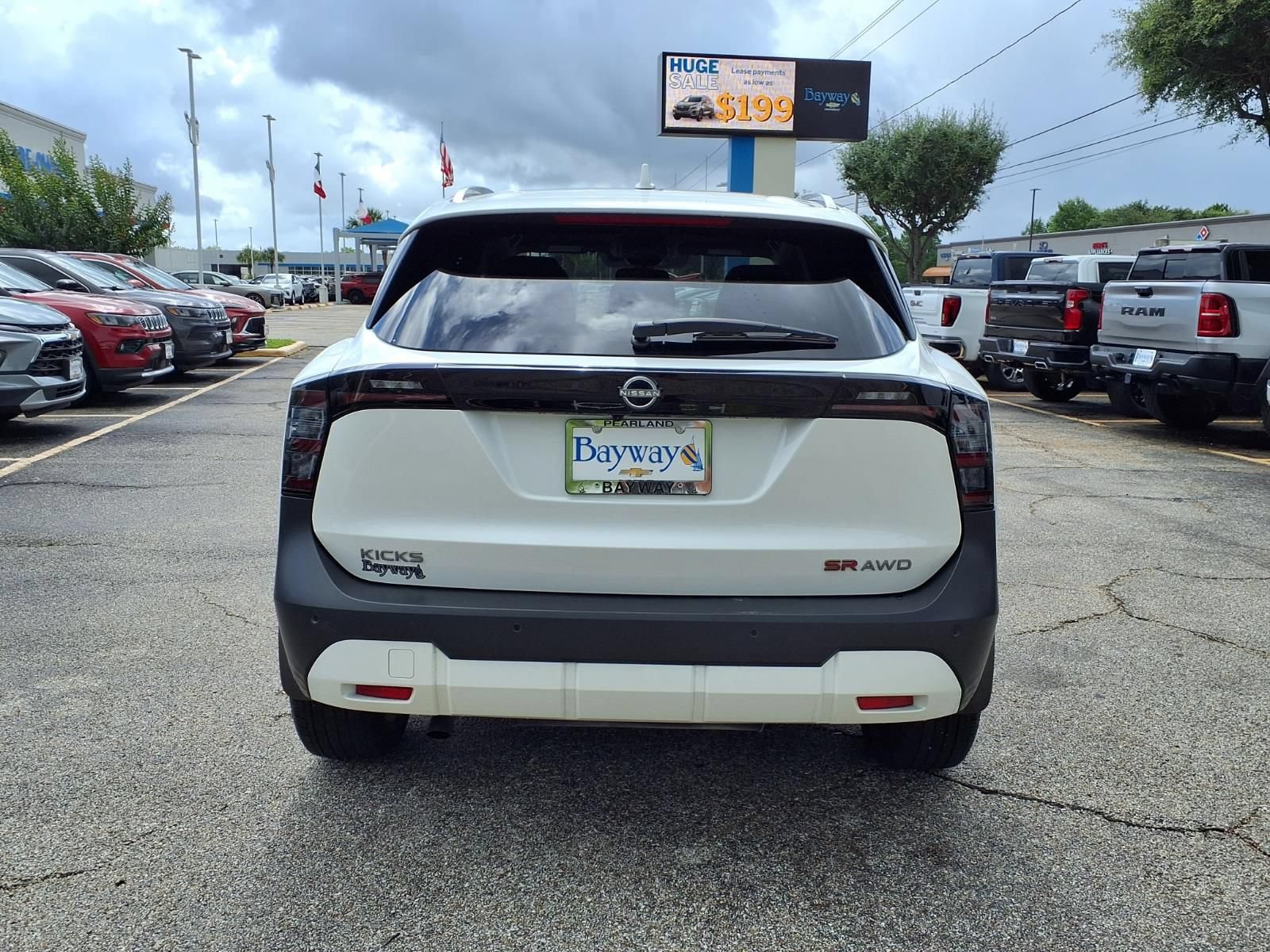 Used 2025 Nissan Kicks SR AWD/4WD image 22