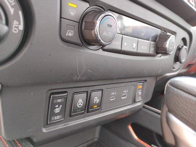 Used 2025 Nissan Frontier PRO-4X w/ Pro Premium Package image 17