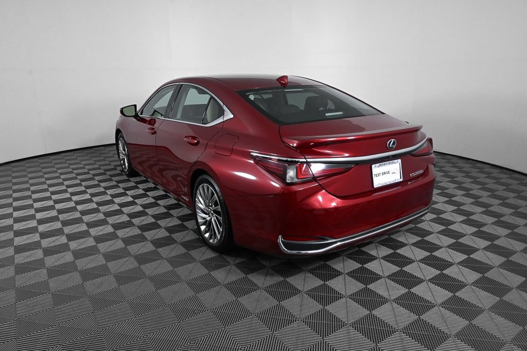 Used 2020 Lexus ES 300h w/ Accessory Package FWD image 4