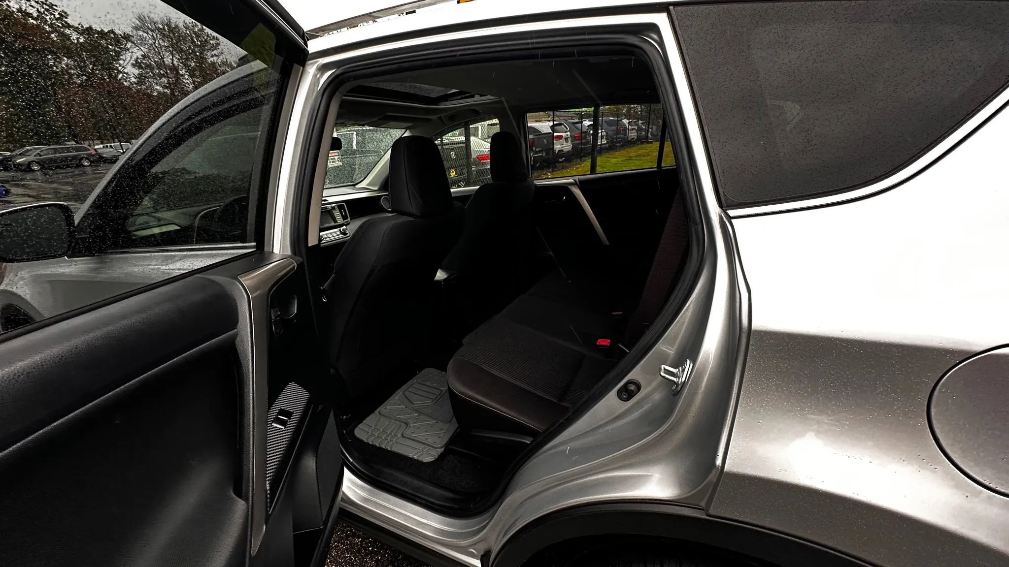 Used 2015 Toyota RAV4 XLE image 20