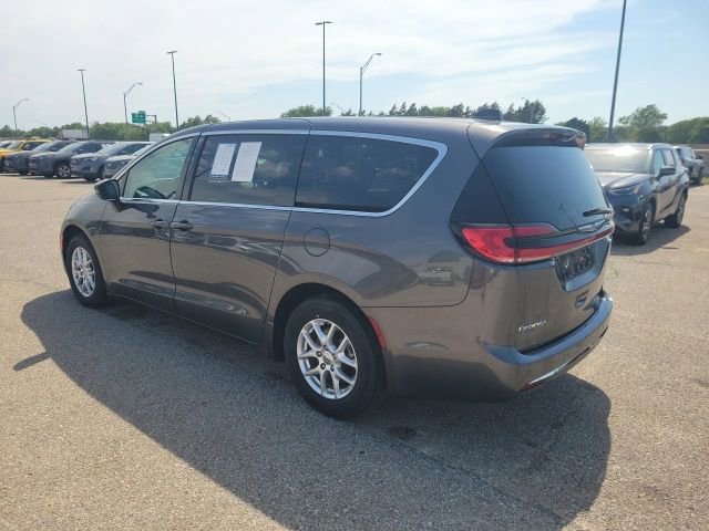 Used 2023 Chrysler Pacifica Touring-L FWD image 18