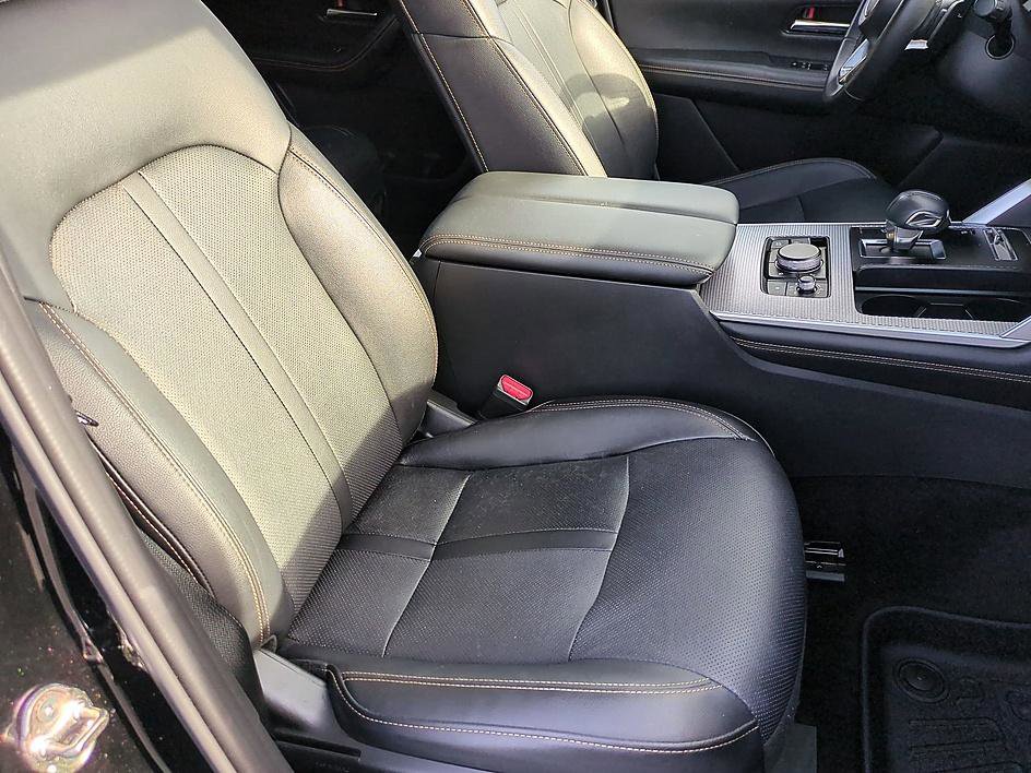 Certified 2024 MAZDA CX-90 Plug-In Hybrid w/ Preferred image 40