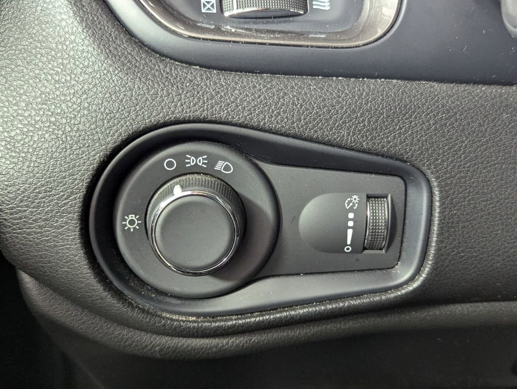 Used 2023 Jeep Renegade Latitude image 15