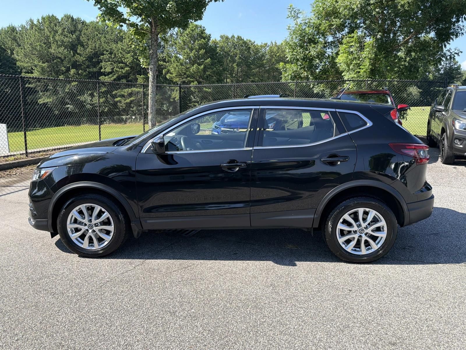Used 2022 Nissan Rogue Sport S FWD image 4