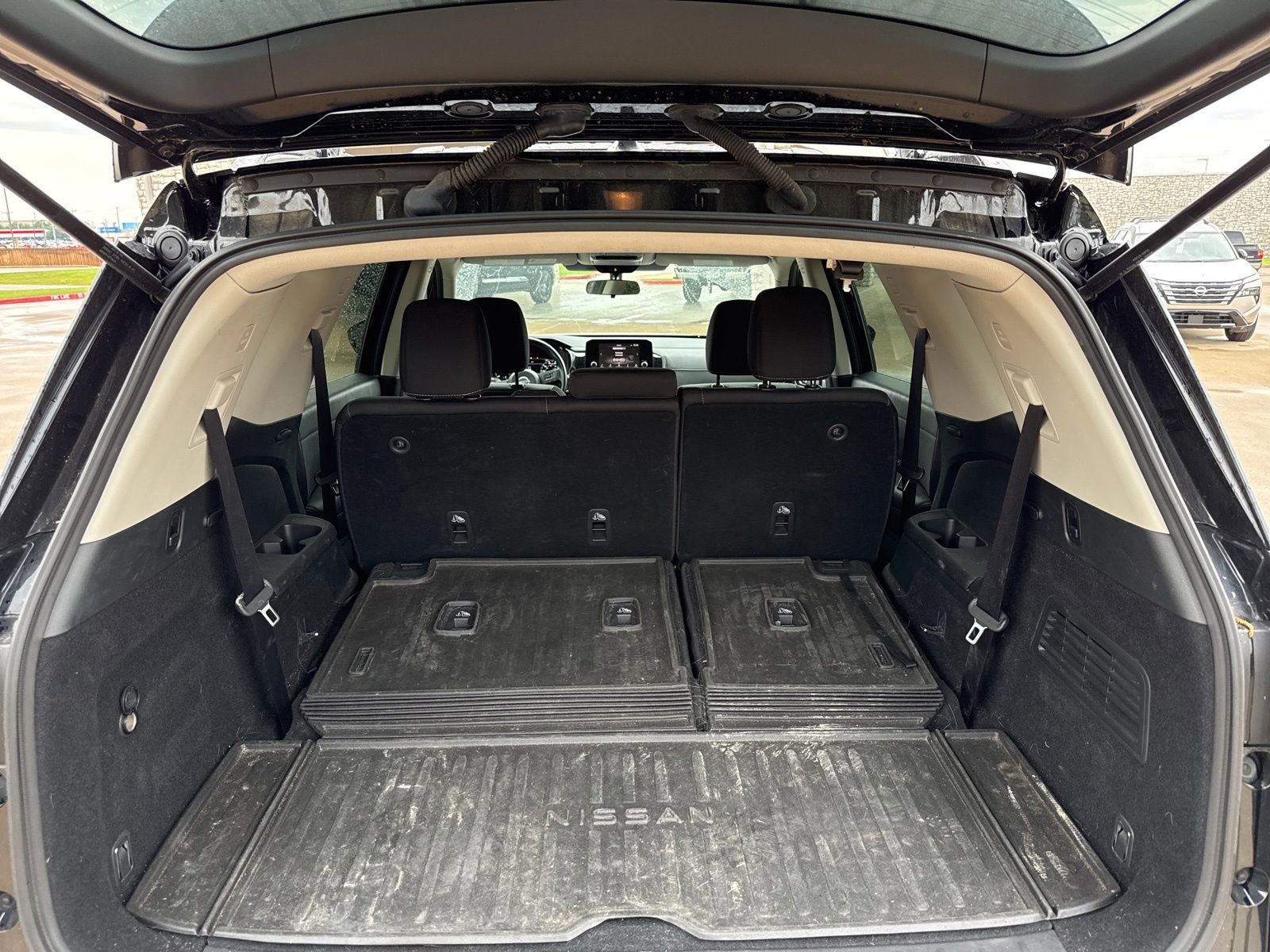 Used 2022 Nissan Pathfinder SV w/ SV Black Package FWD image 4