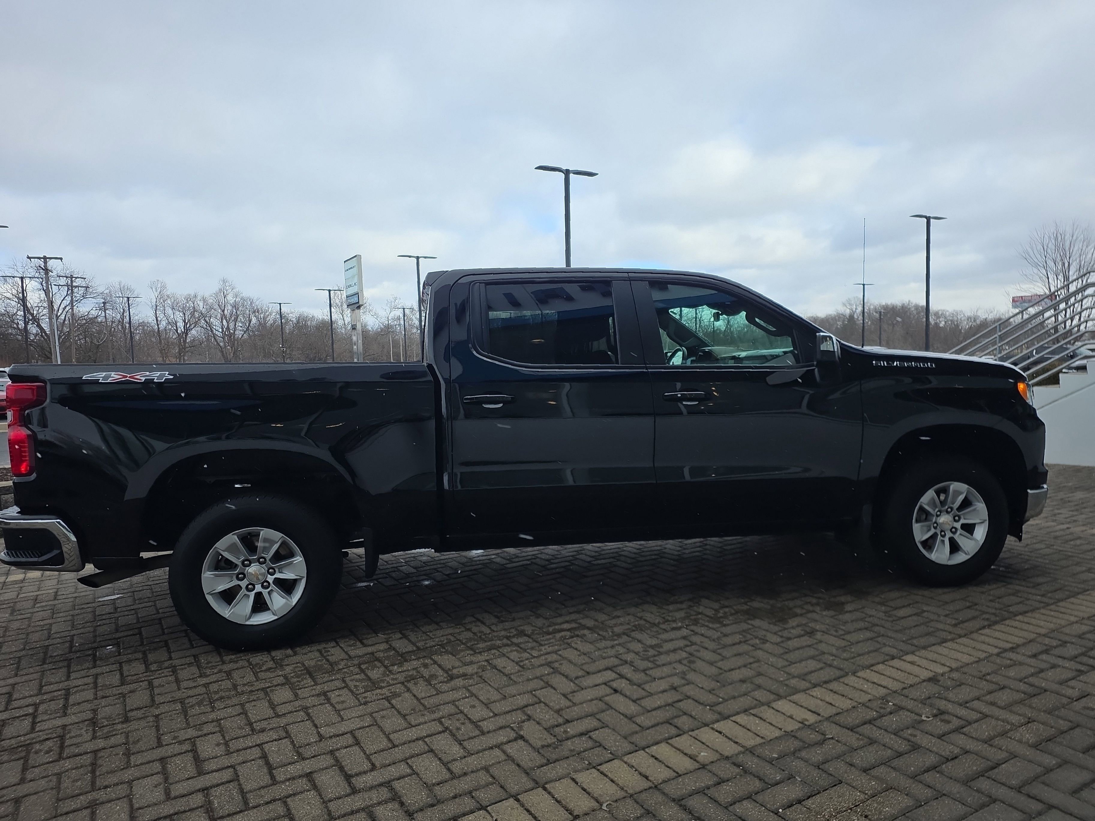 Used 2025 Chevrolet Silverado 1500 LT image 6