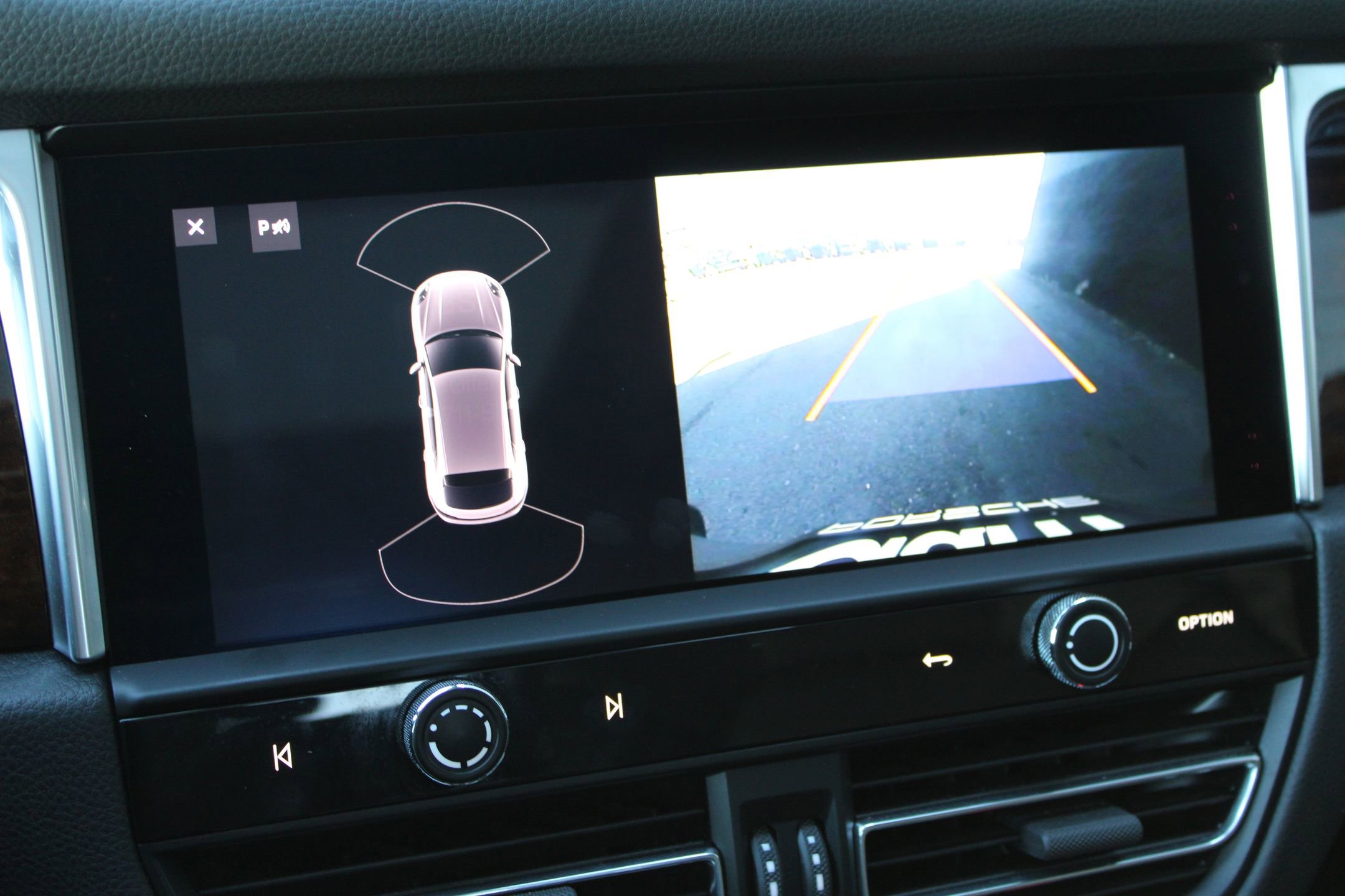 Certified 2023 Porsche Macan image 19