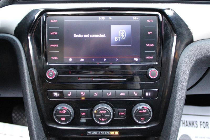 Used 2021 Volkswagen Passat 2.0T SE image 18