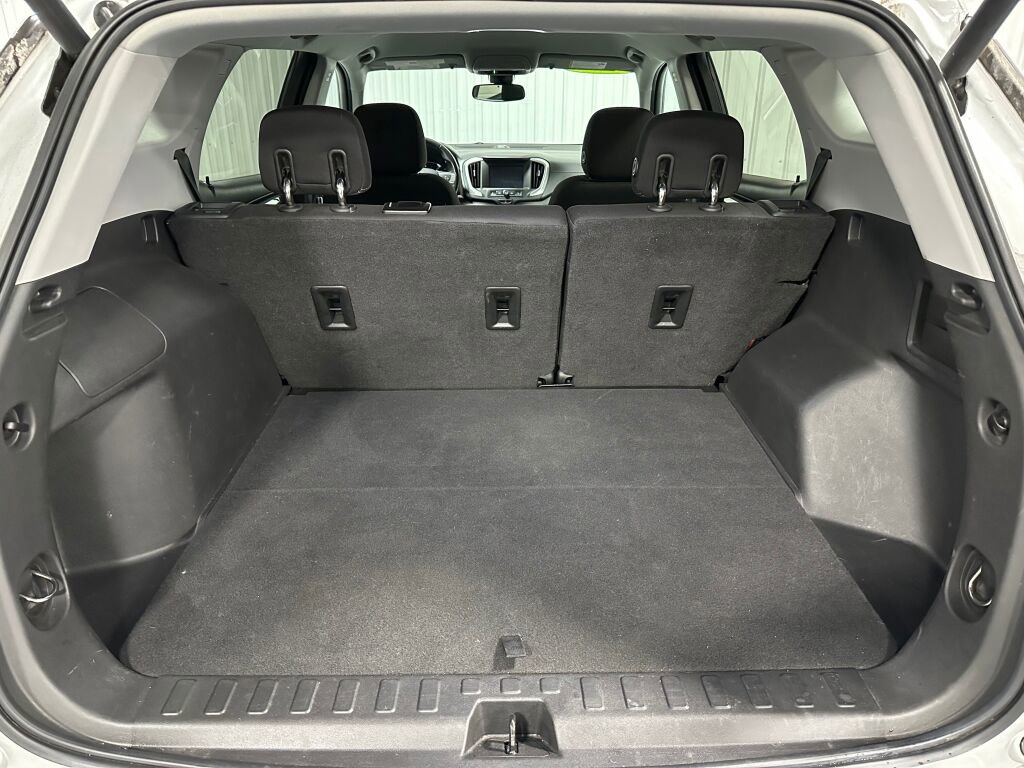 Used 2020 GMC Terrain SLE w/ Driver Convenience Package image 11