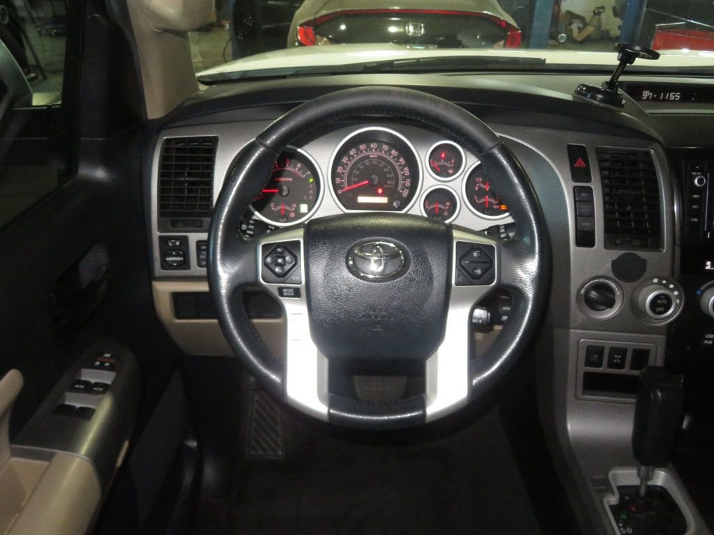Used 2016 Toyota Sequoia SR5 AWD/4WD image 37