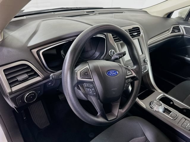 Used 2020 Ford Fusion SE FWD image 11