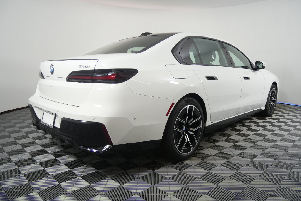 New 2026 BMW 740i RWD image 4