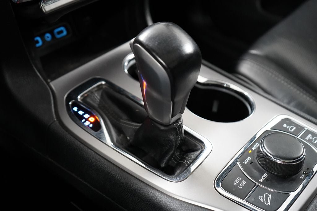 Used 2020 Jeep Grand Cherokee Overland AWD/4WD image 18