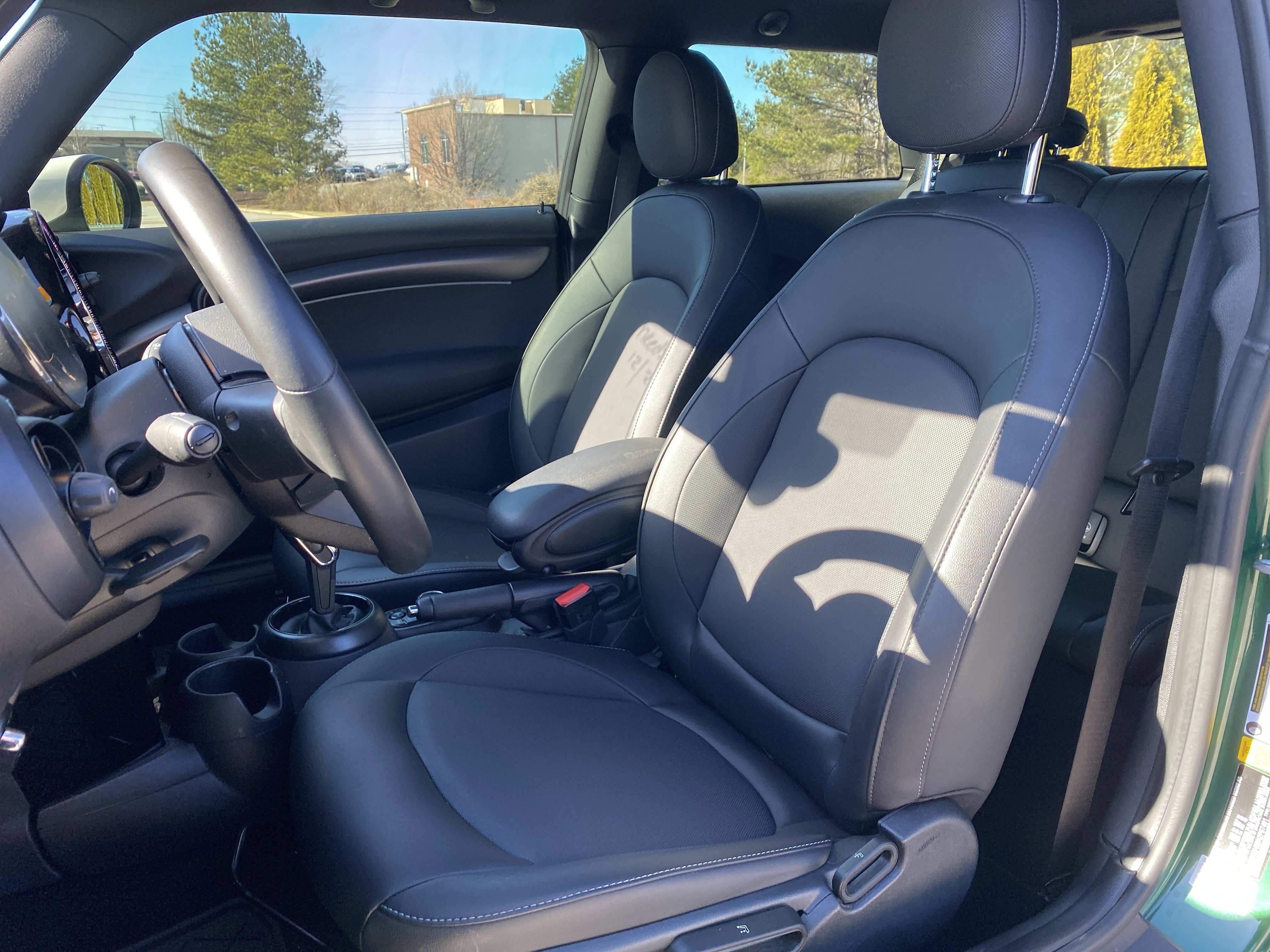 Used 2022 MINI Cooper 2-Door Hardtop image 7