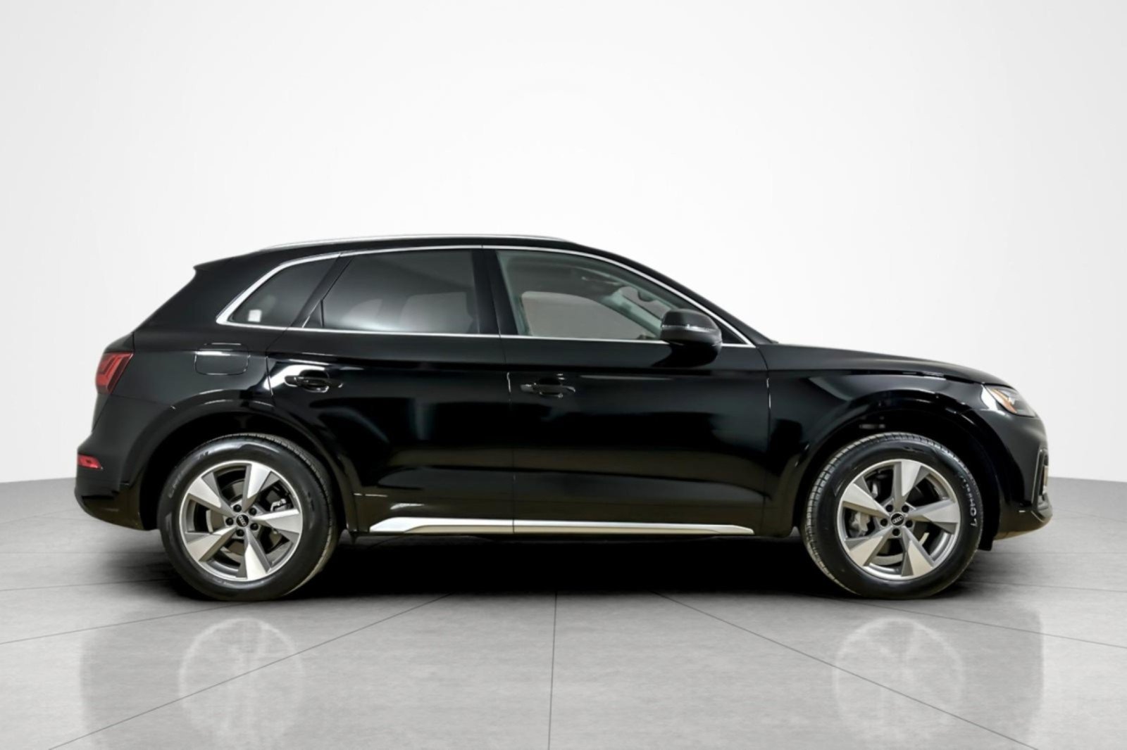Used 2023 Audi Q5 2.0T Premium Plus w/ Premium Plus Package AWD/4WD image 6
