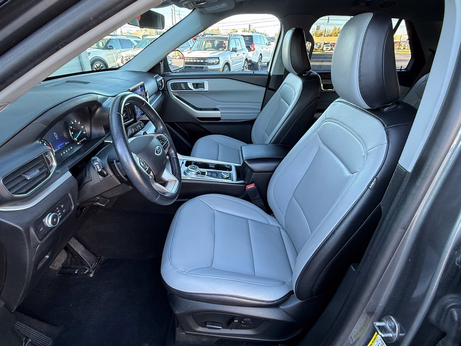 Used 2021 Ford Explorer XLT w/ Equipment Group 202A AWD/4WD image 13