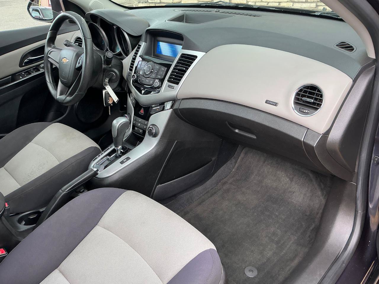 Used 2014 Chevrolet Cruze LT FWD image 10