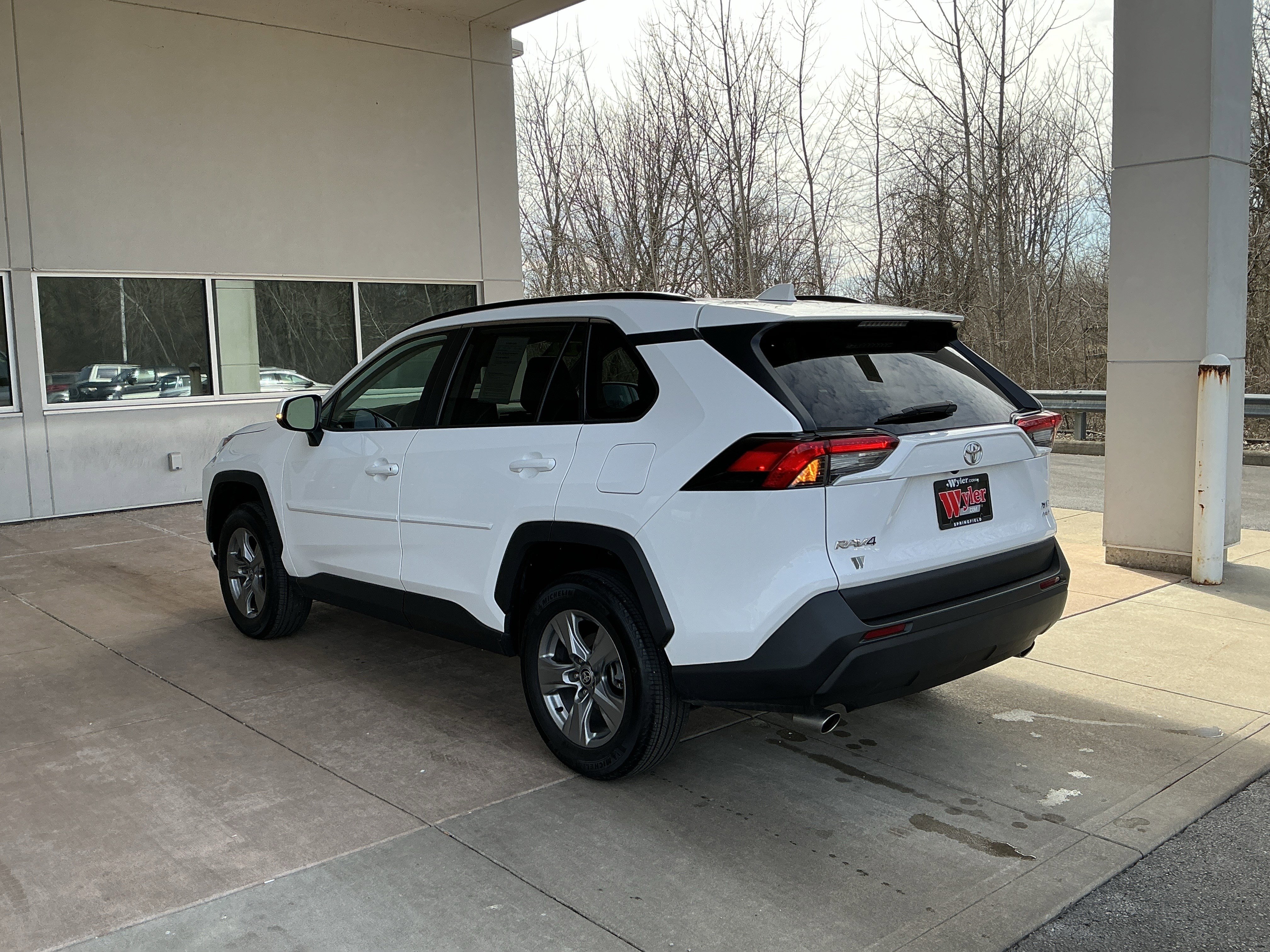 Used 2022 Toyota RAV4 XLE w/ Convenience Package image 20