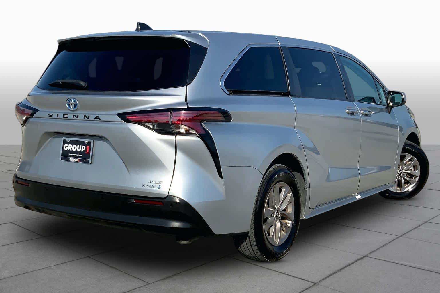 Used 2022 Toyota Sienna XLE FWD image 13