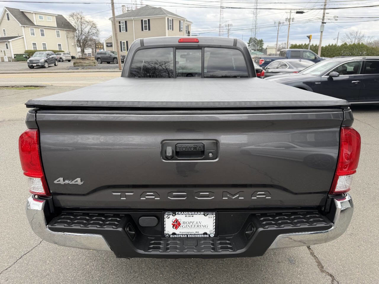 Used 2016 Toyota Tacoma SR5 w/ Exterior Package image 6