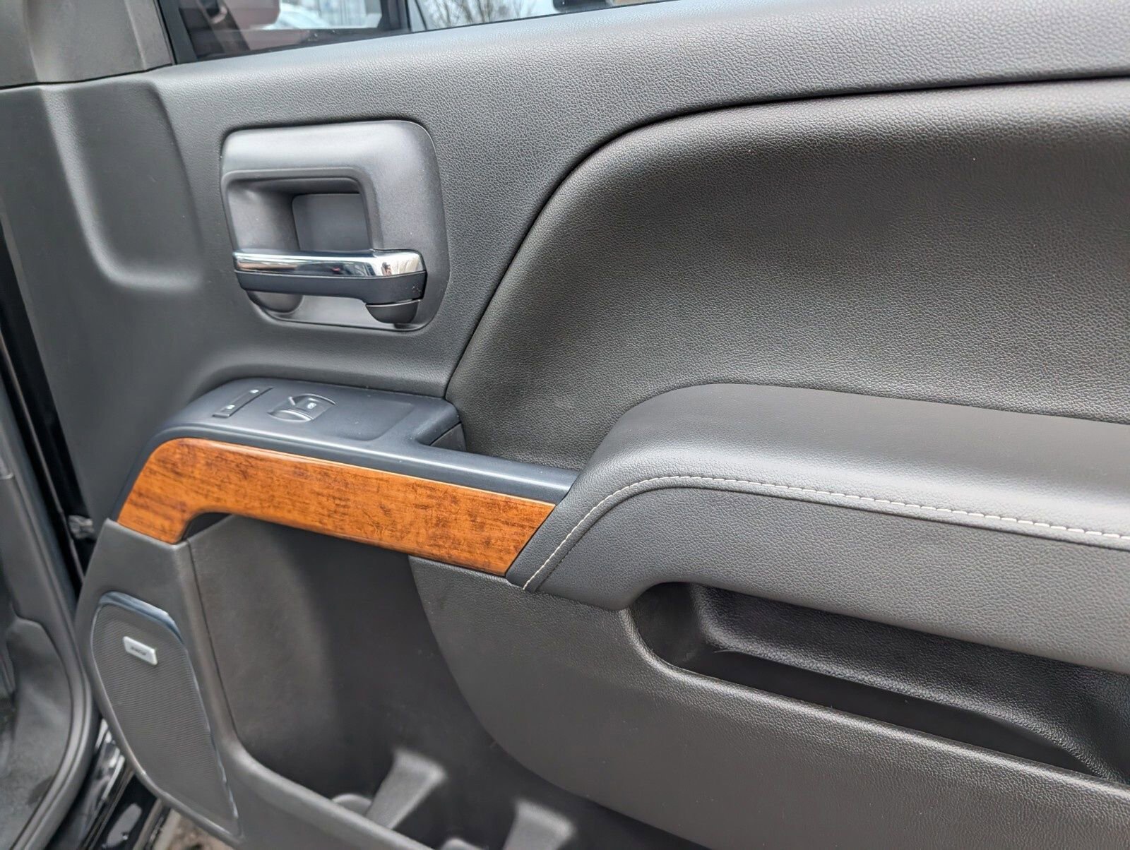 Used 2017 Chevrolet Silverado 2500 High Country w/ Duramax Plus Package image 30