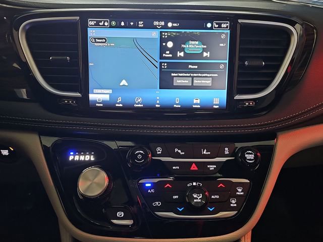 Used 2024 Chrysler Pacifica Limited image 14