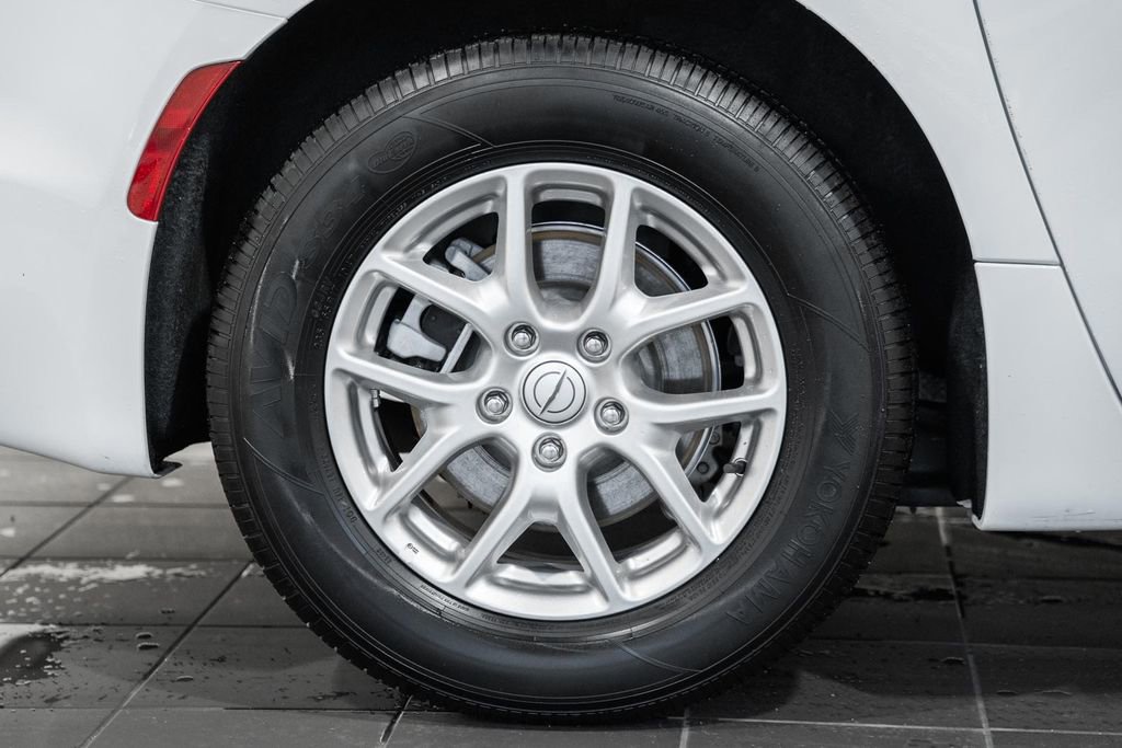 Used 2025 Chrysler Pacifica Select image 19