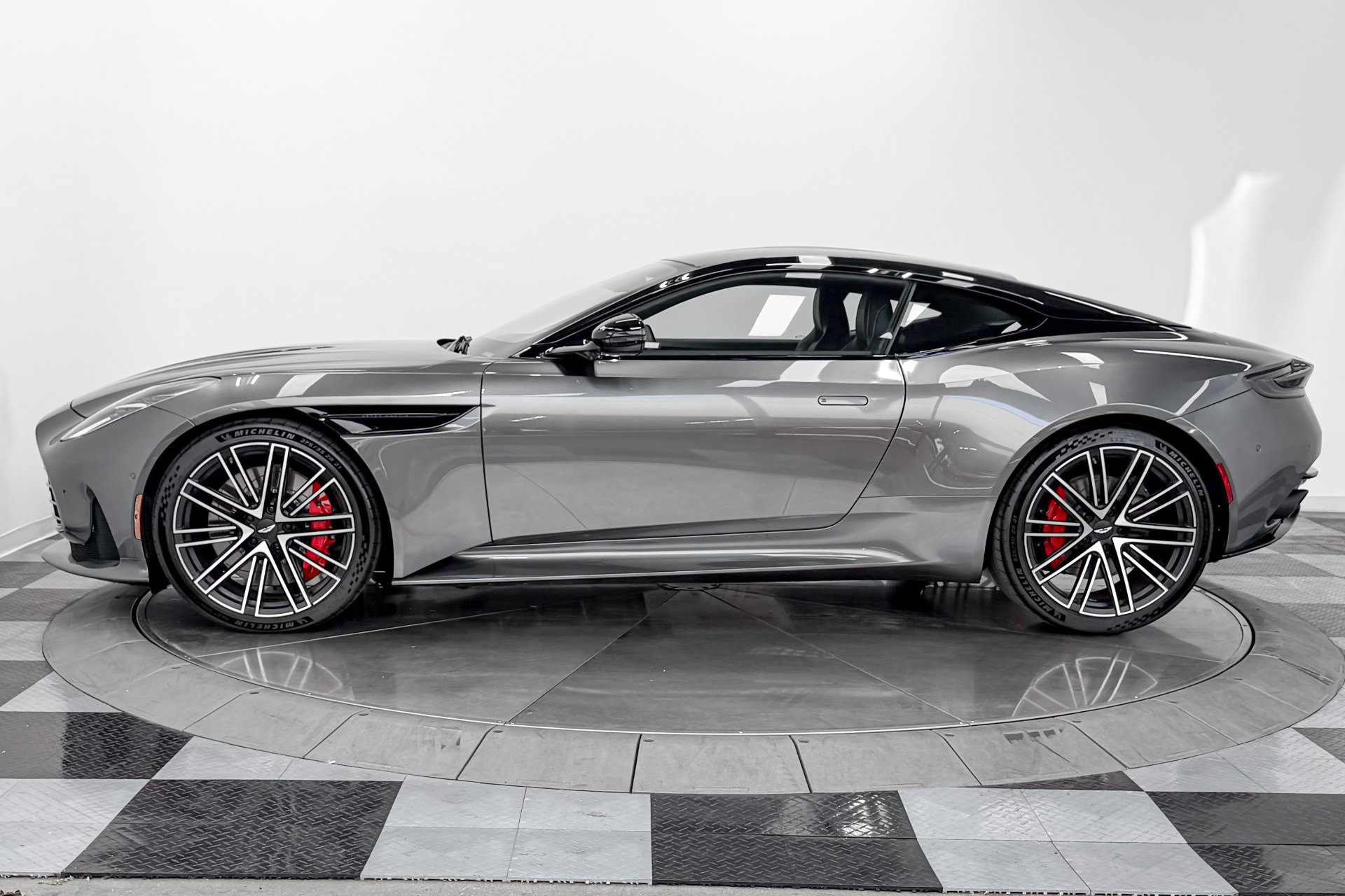 Used 2024 Aston Martin DB12 Coupe RWD image 6